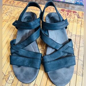 BARETRAPS Simpson Sandals